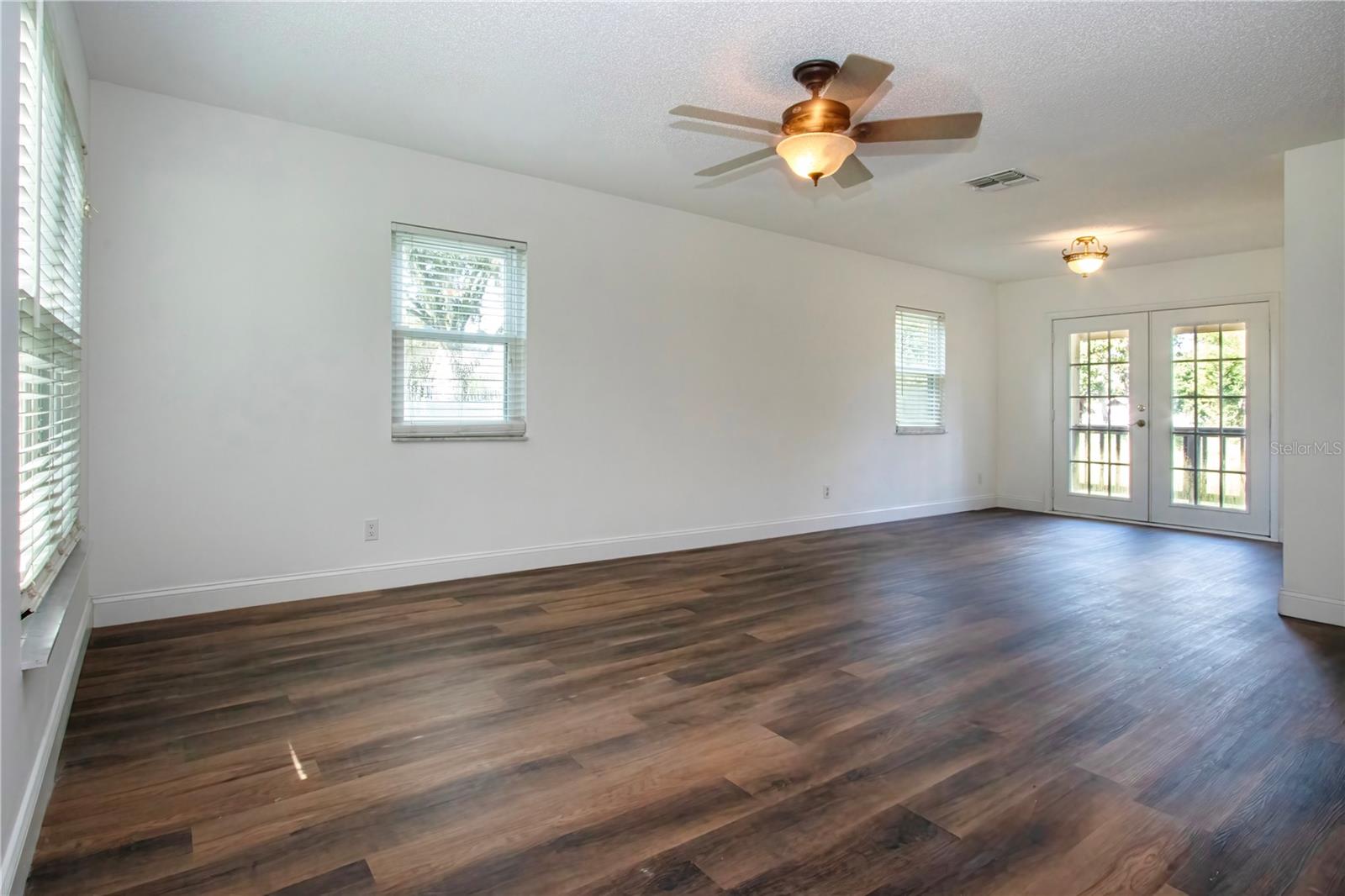 2501 Lightfoot Rd Property Photo 2