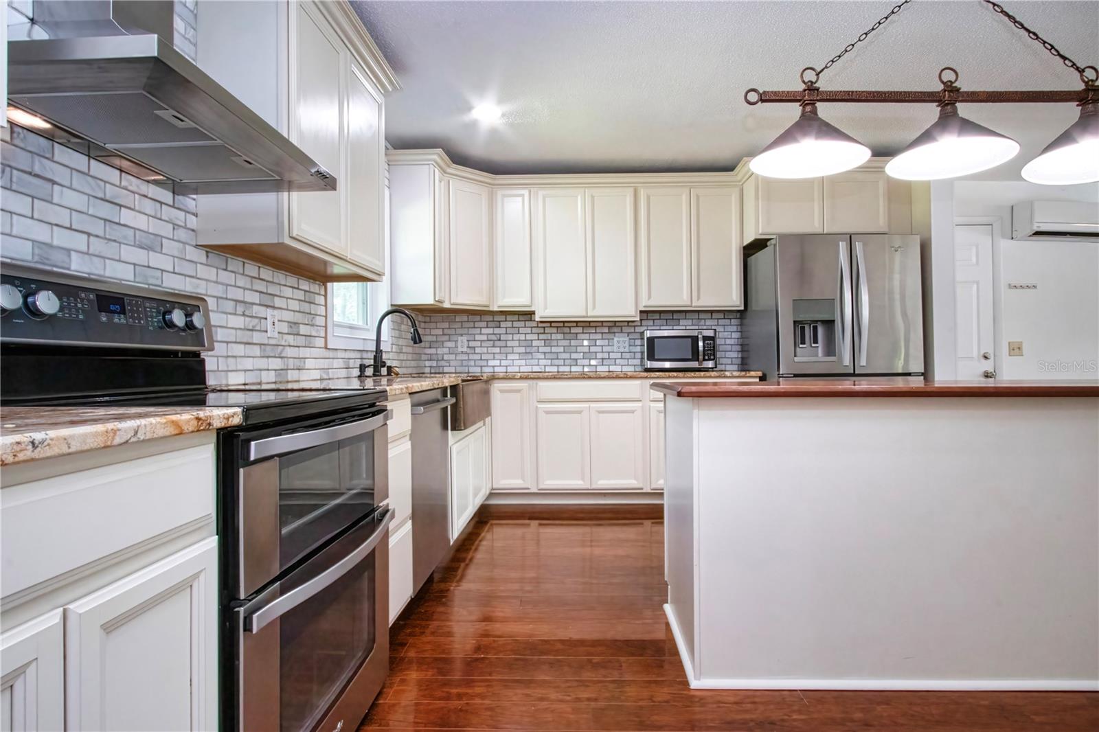 2501 Lightfoot Rd Property Photo 10