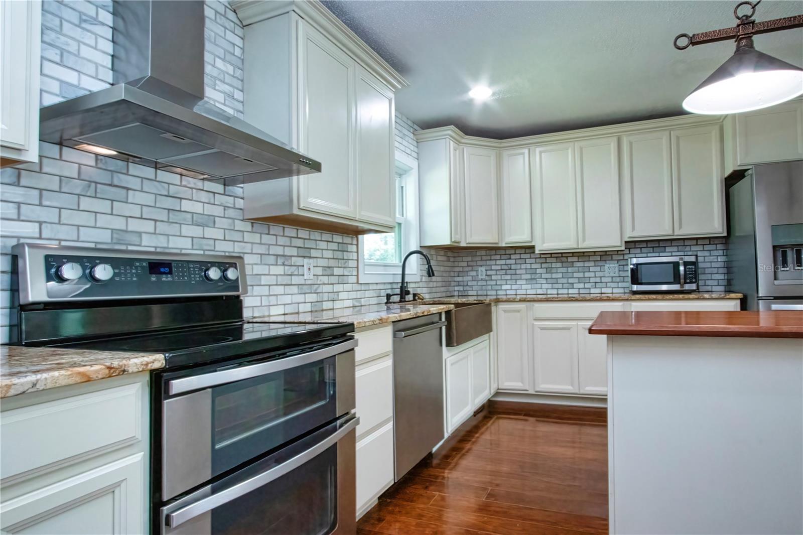 2501 Lightfoot Rd Property Photo 12