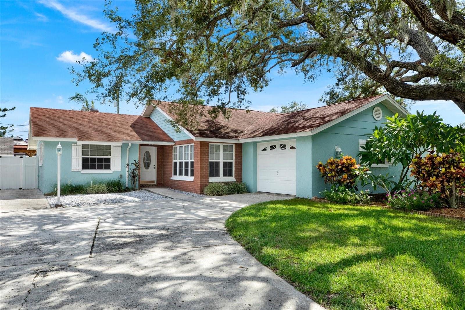 1601 Avoca Dr Property Photo 1