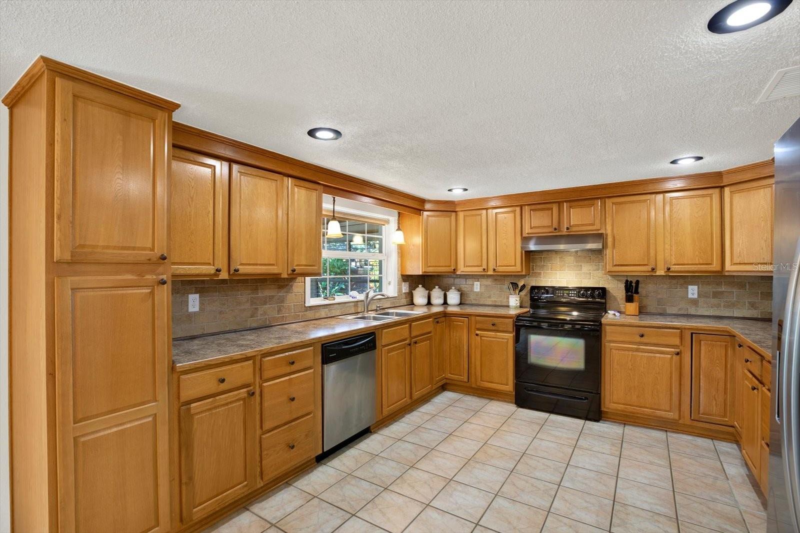 1601 Avoca Dr Property Photo 10