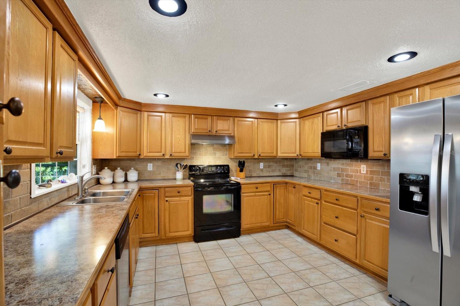1601 Avoca Dr Property Photo 11