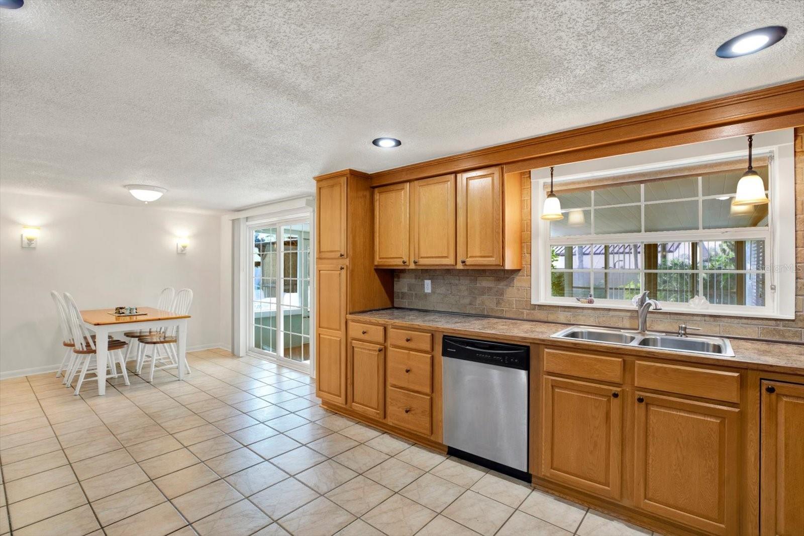 1601 Avoca Dr Property Photo 12