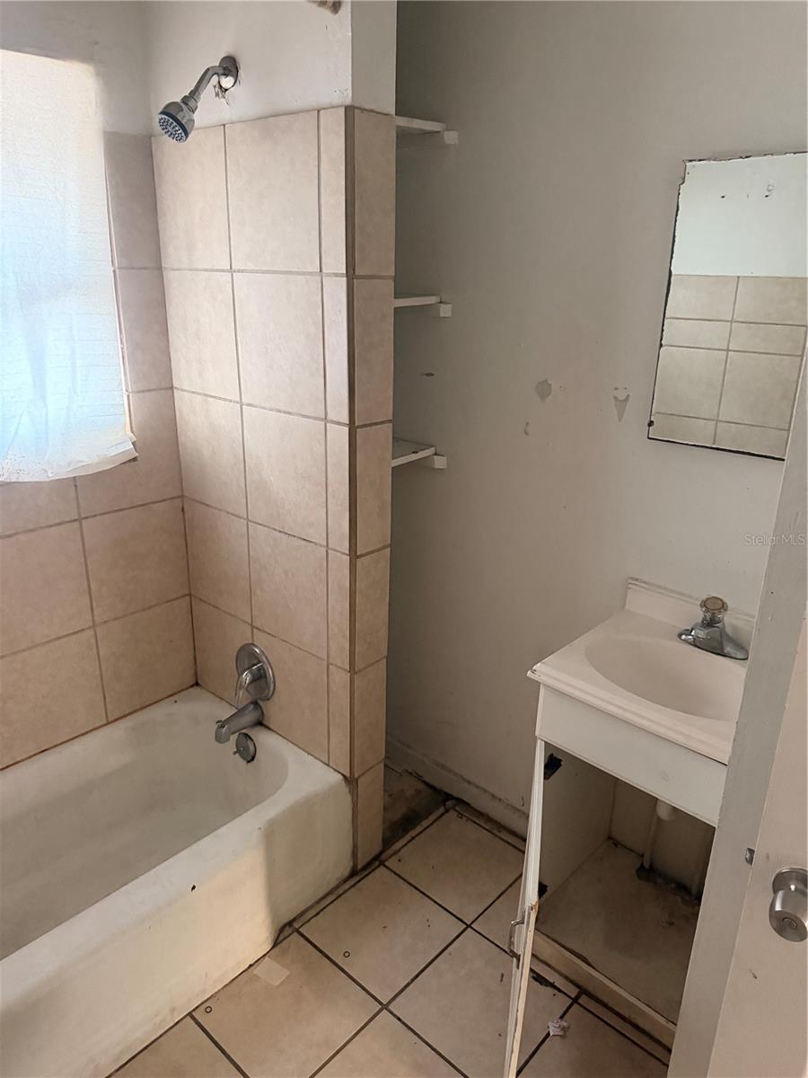 1110 Carlton St Property Photo 10