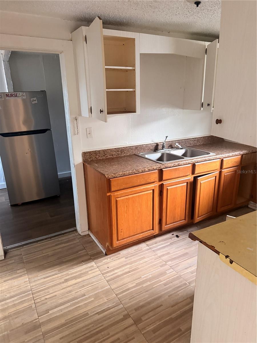1110 Carlton St Property Photo 12