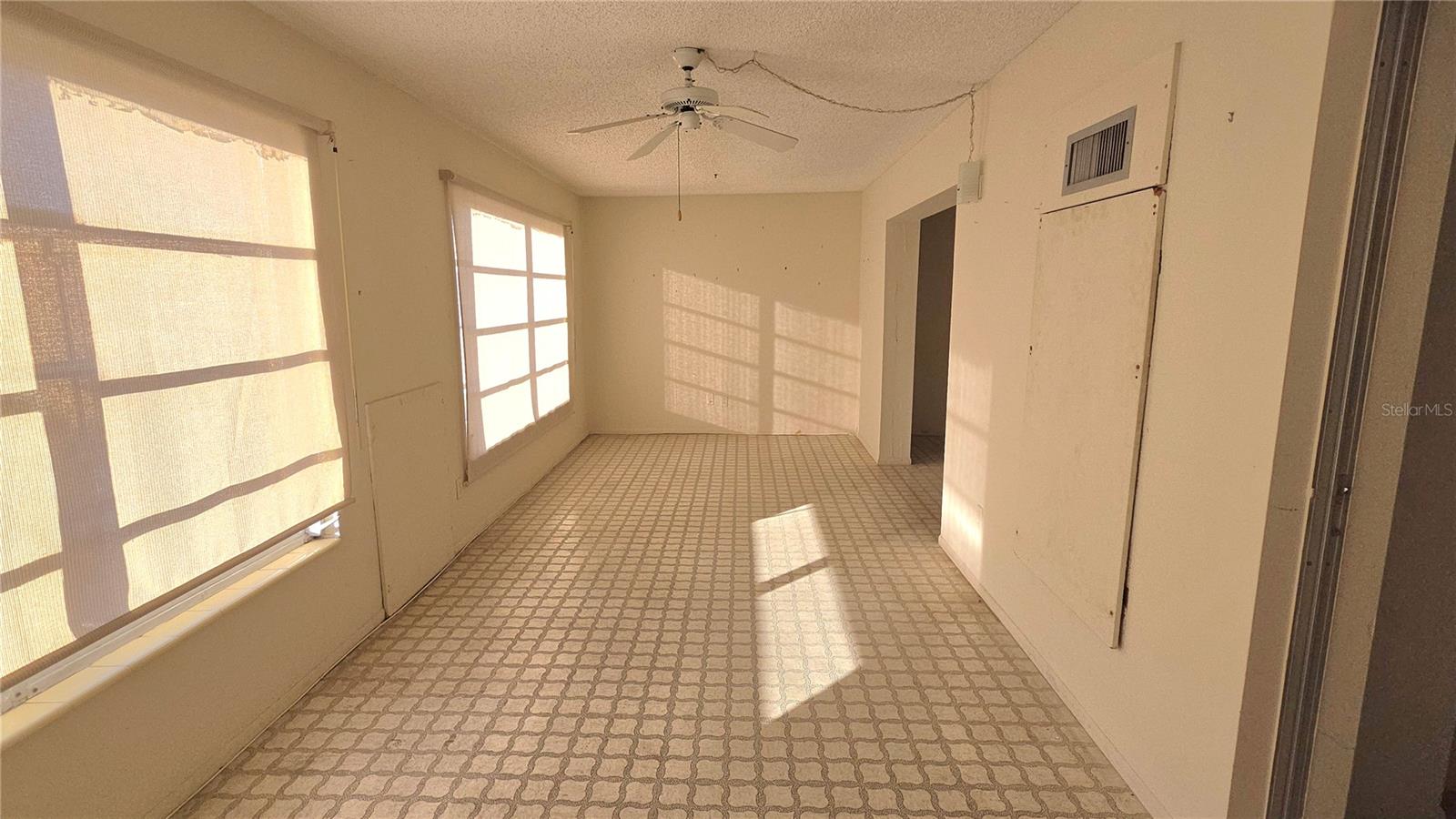 2402 Ecuadorian Way #48 Property Photo 3