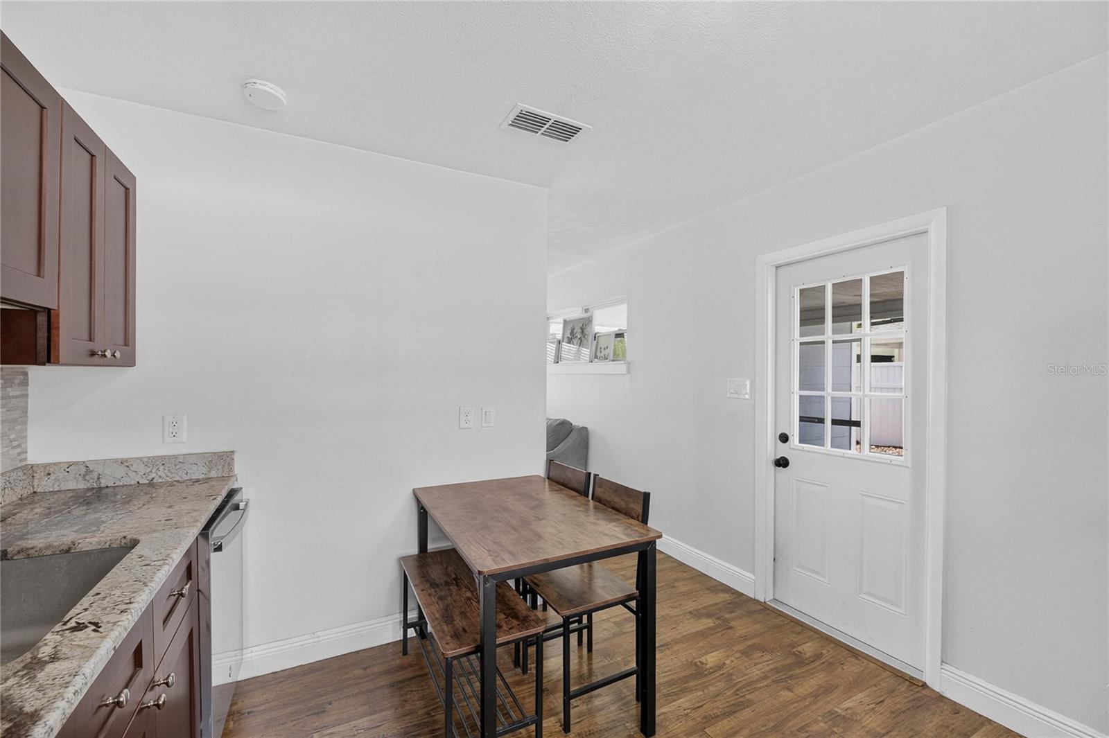 4421 W Iowa Ave Property Photo 14