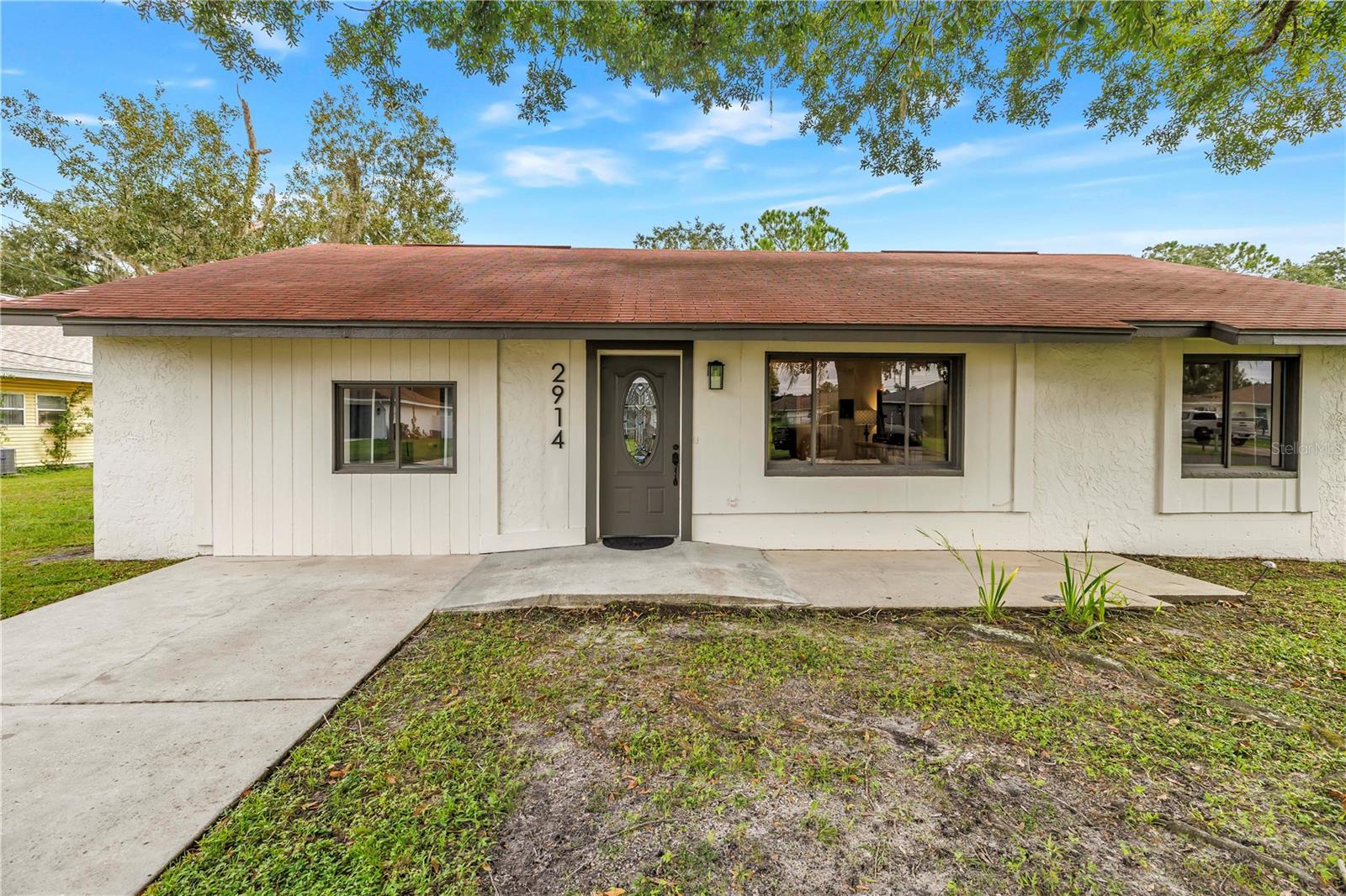 2914 Delrose Dr N Property Photo 1