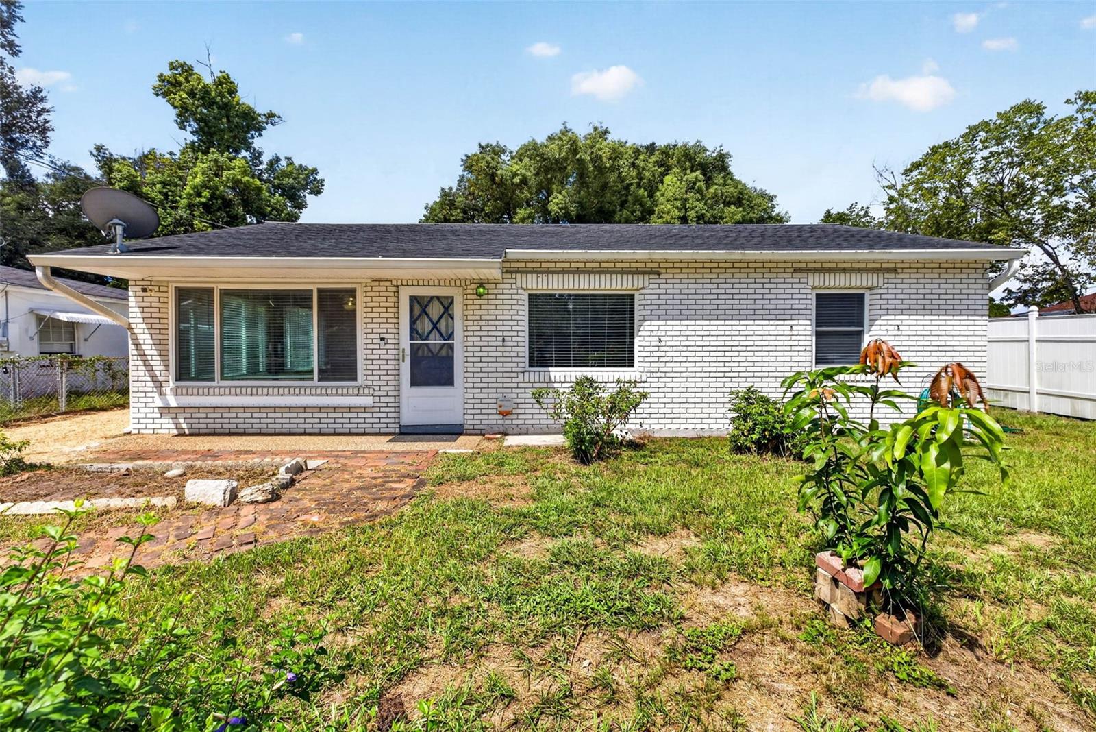 9522 N Ashley St Property Photo 1