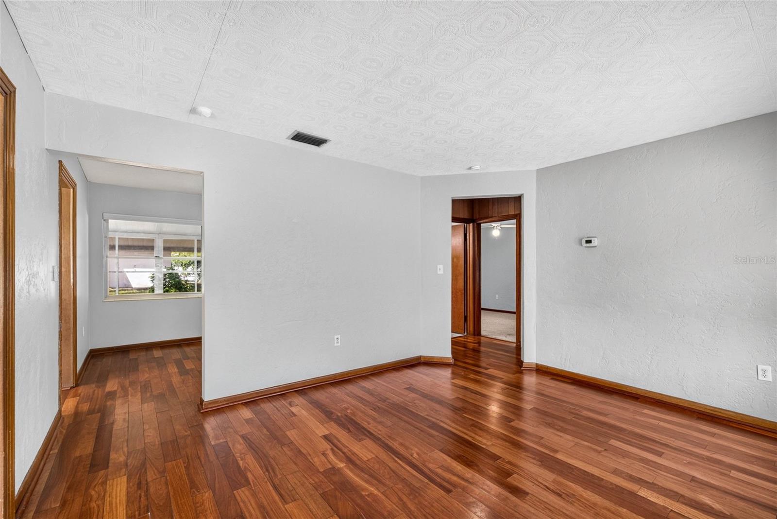 9522 N Ashley St Property Photo 7