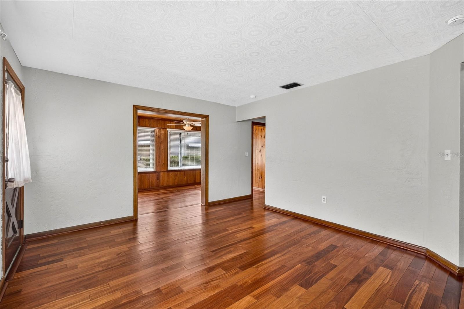 9522 N Ashley St Property Photo 10