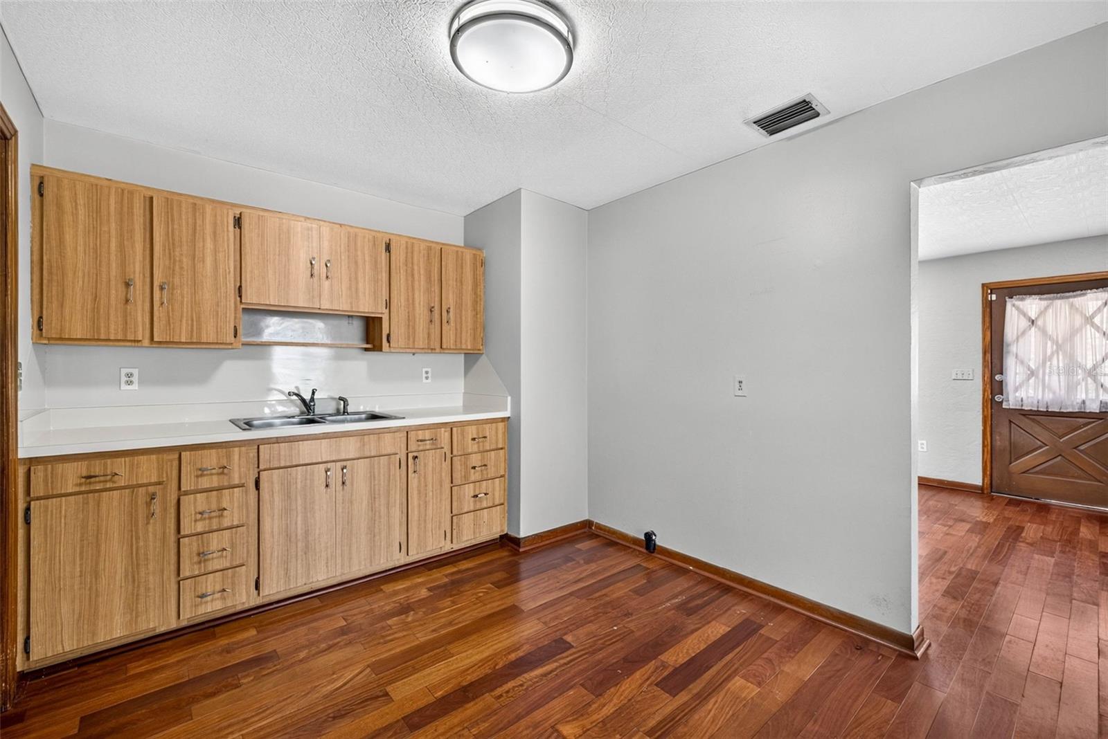 9522 N Ashley St Property Photo 17