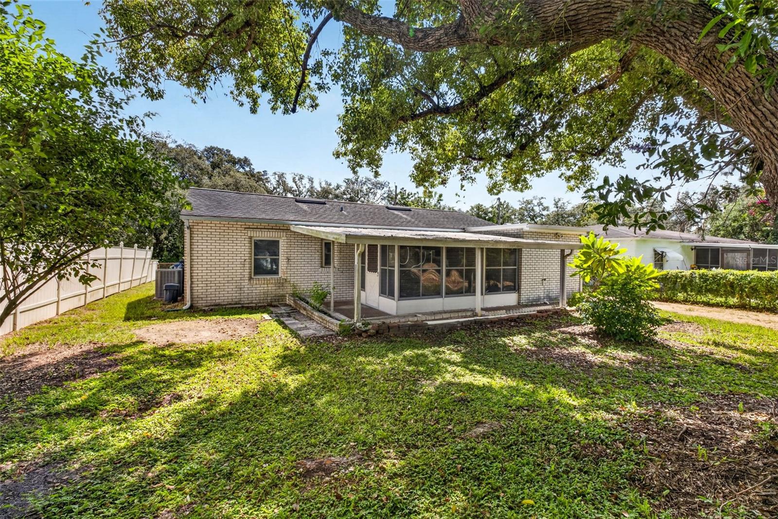9522 N Ashley St Property Photo 35