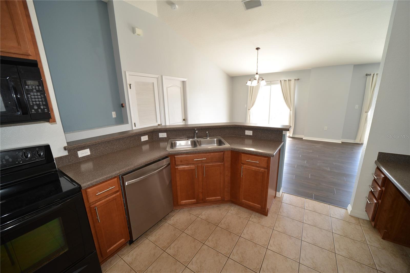 2328 Tanbark Ridge Pl Property Photo 13