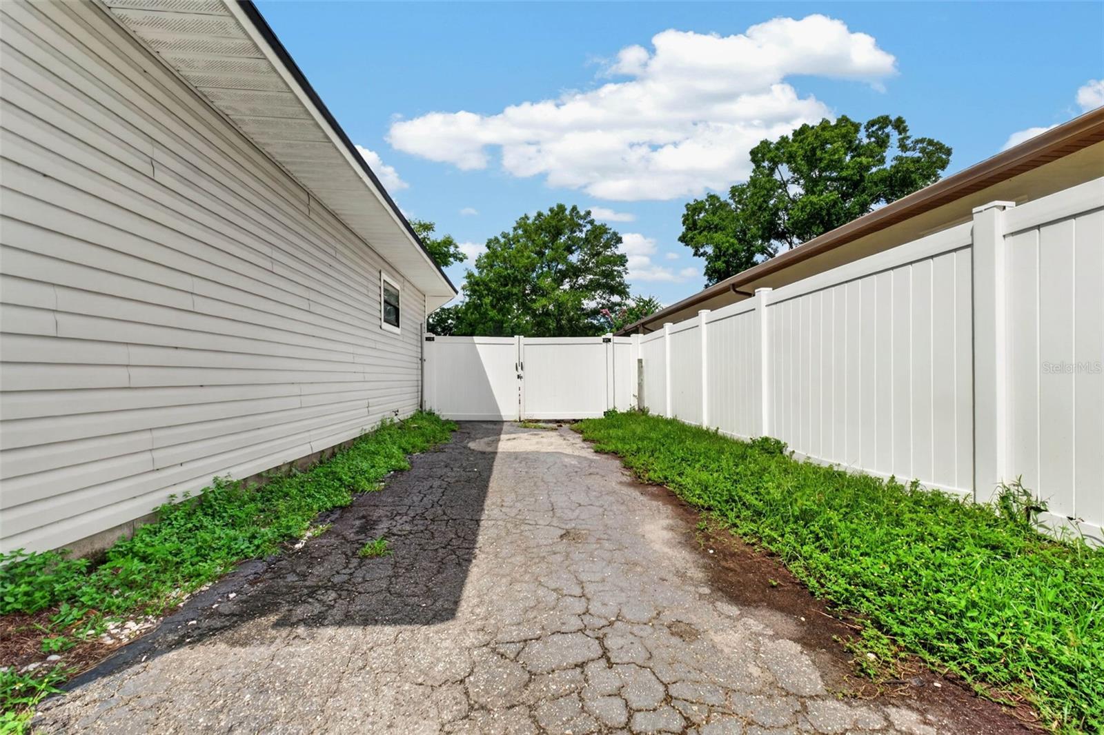 8114 N Edison Ave Property Photo 44