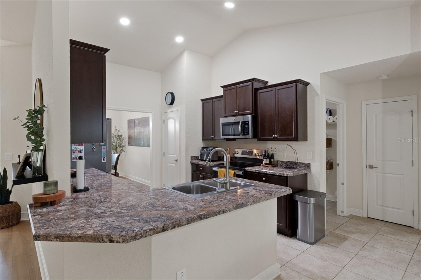 101 Oak Village Blvd Property Photo 18