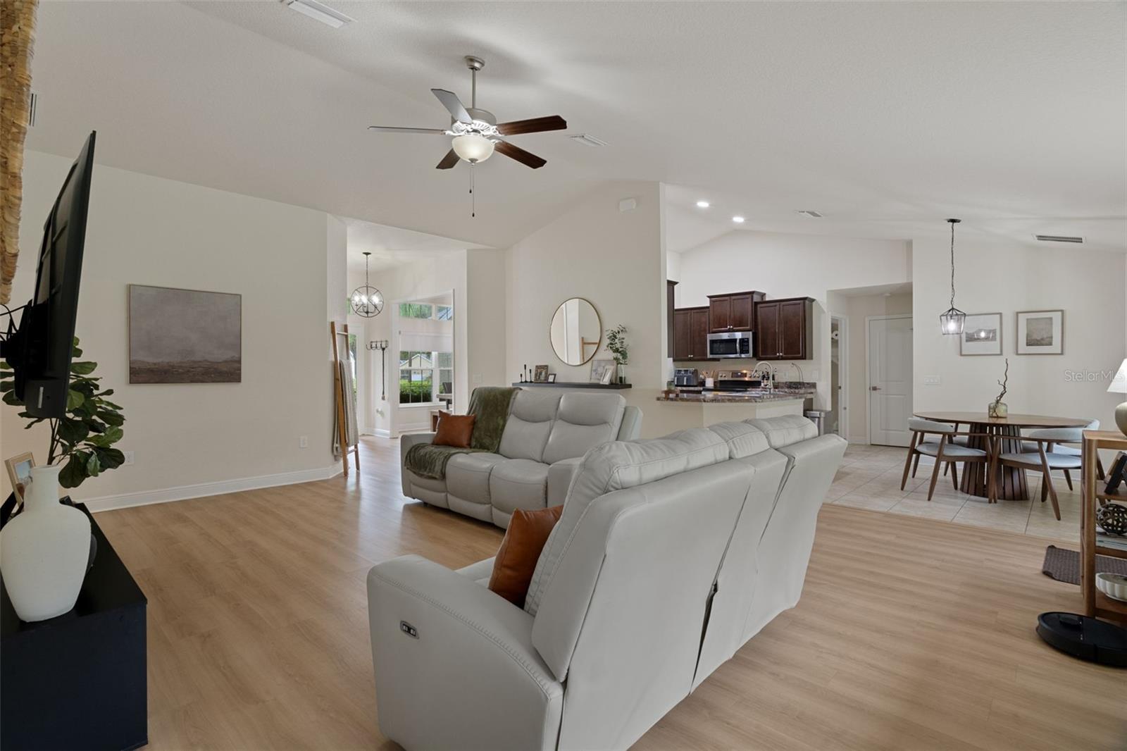 101 Oak Village Blvd Property Photo 24