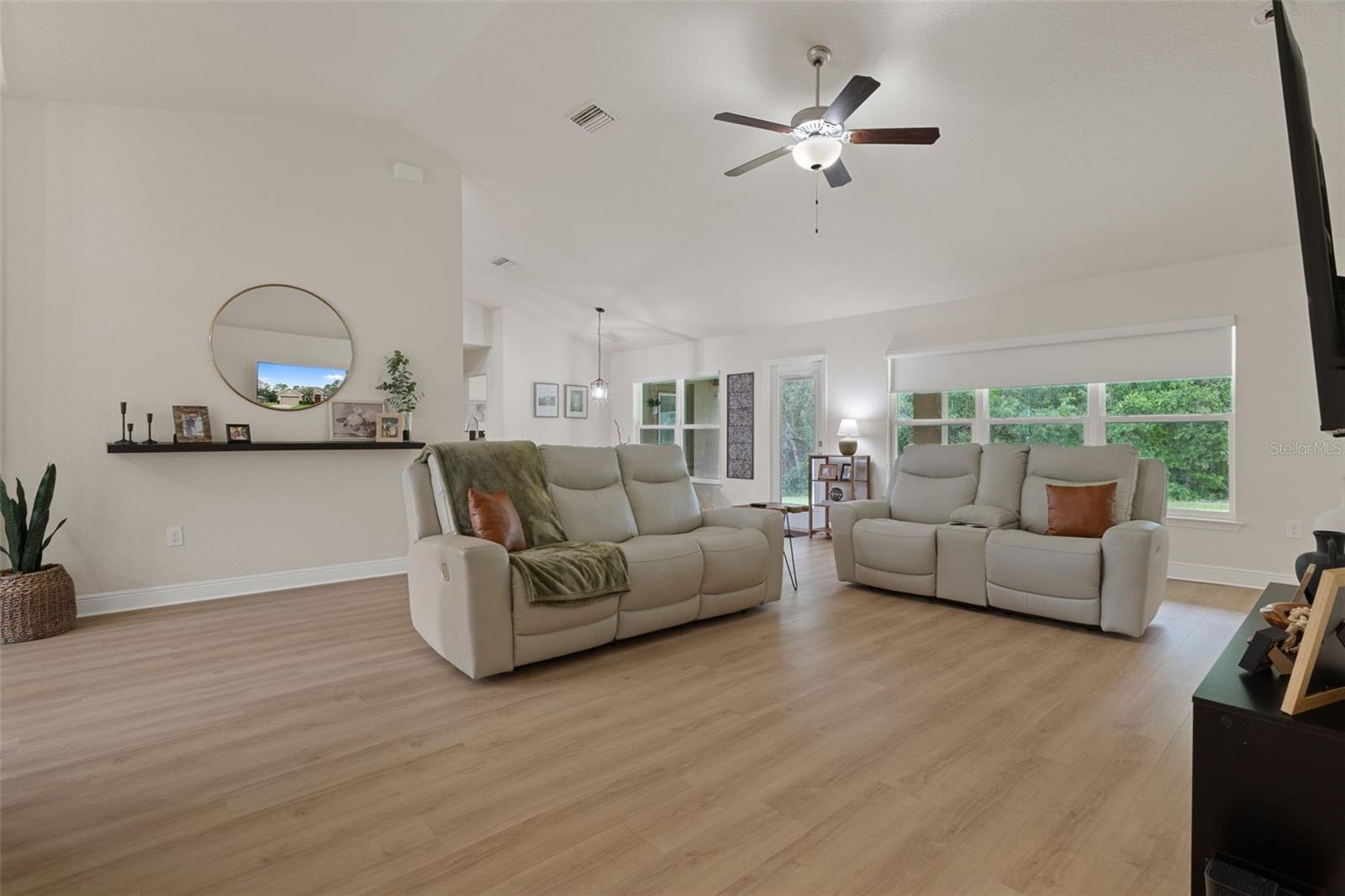 101 Oak Village Blvd Property Photo 25