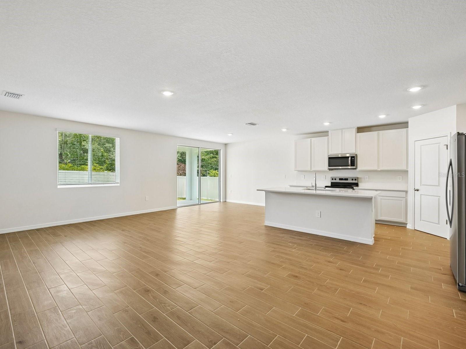 14137 Harvest Pines Ln Property Photo 2