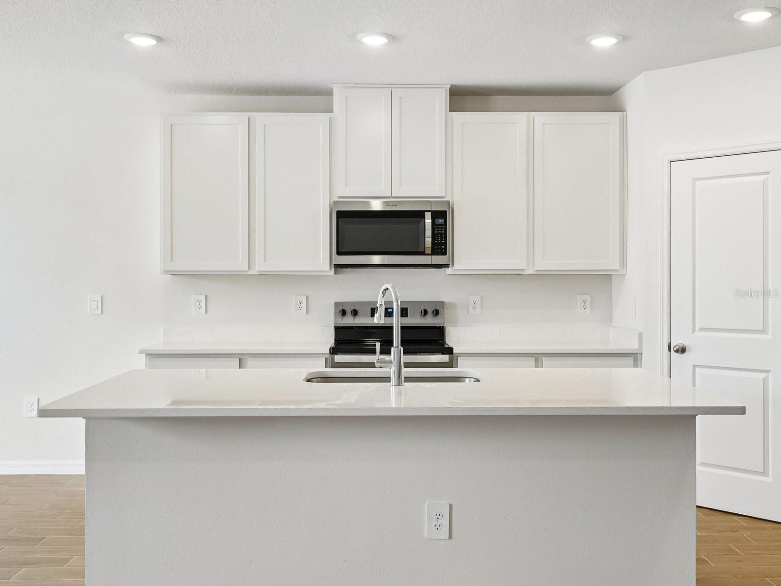 14137 Harvest Pines Ln Property Photo 3