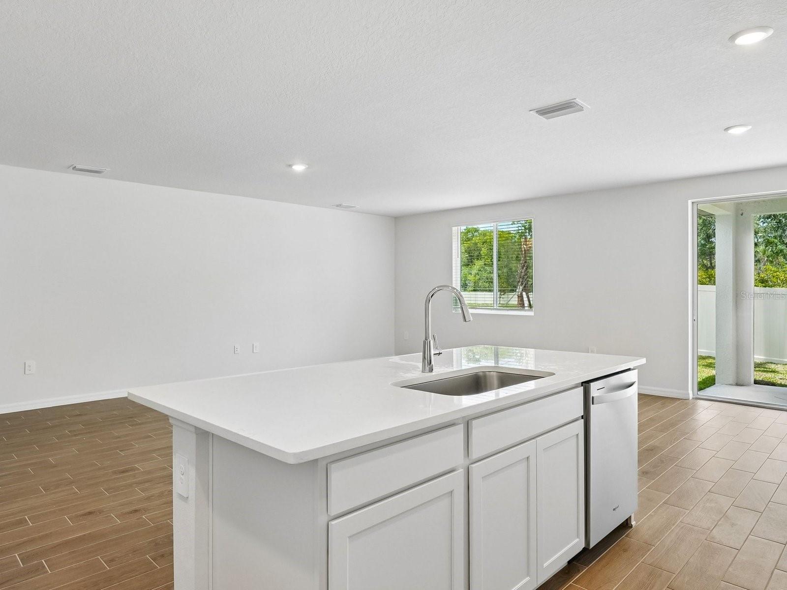 14137 Harvest Pines Ln Property Photo 5