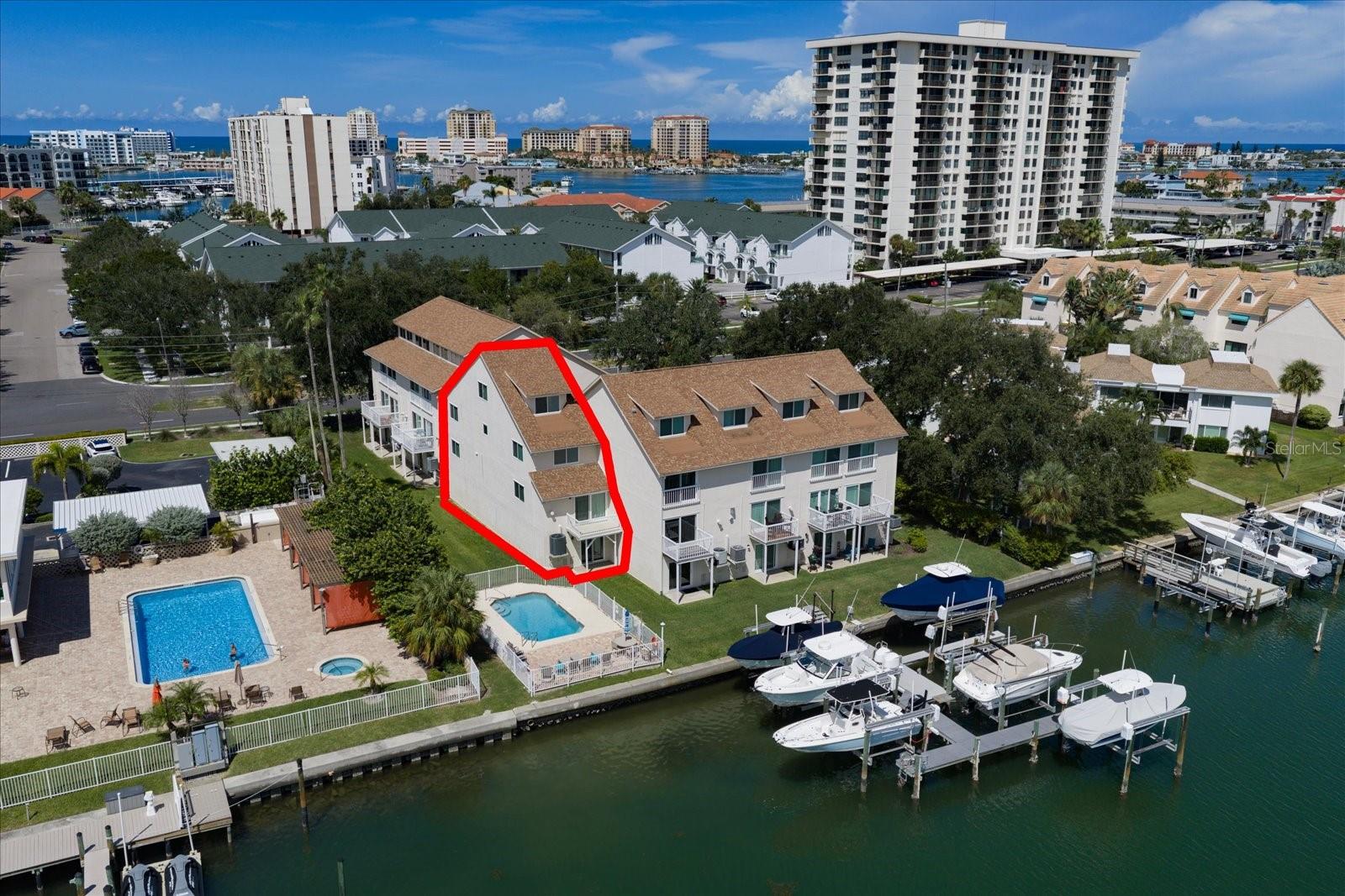 301 Island Way #e Property Photo 1