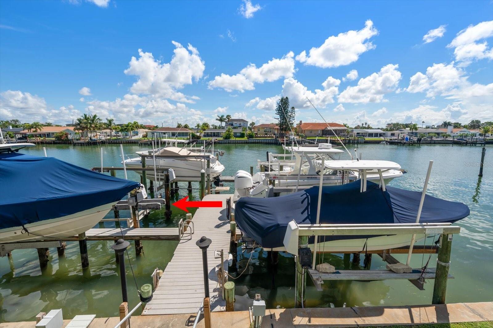 301 Island Way #e Property Photo 2