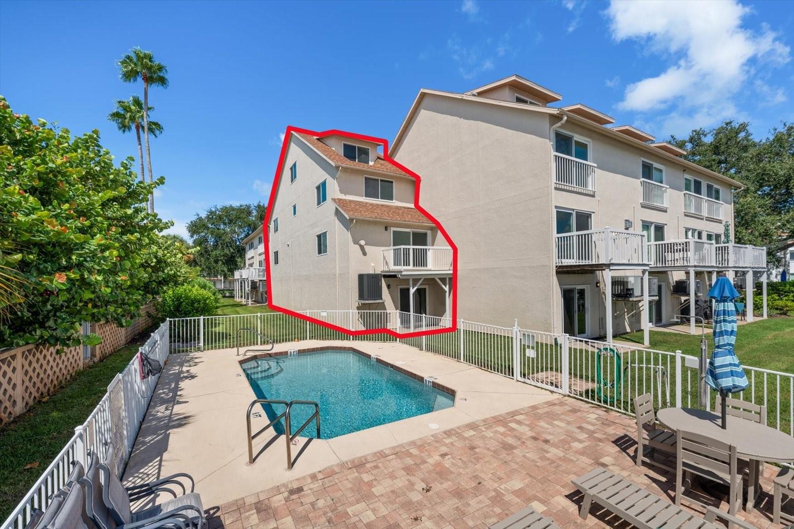 301 Island Way #e Property Photo 11
