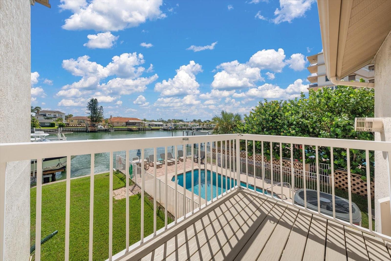 301 Island Way #e Property Photo 12