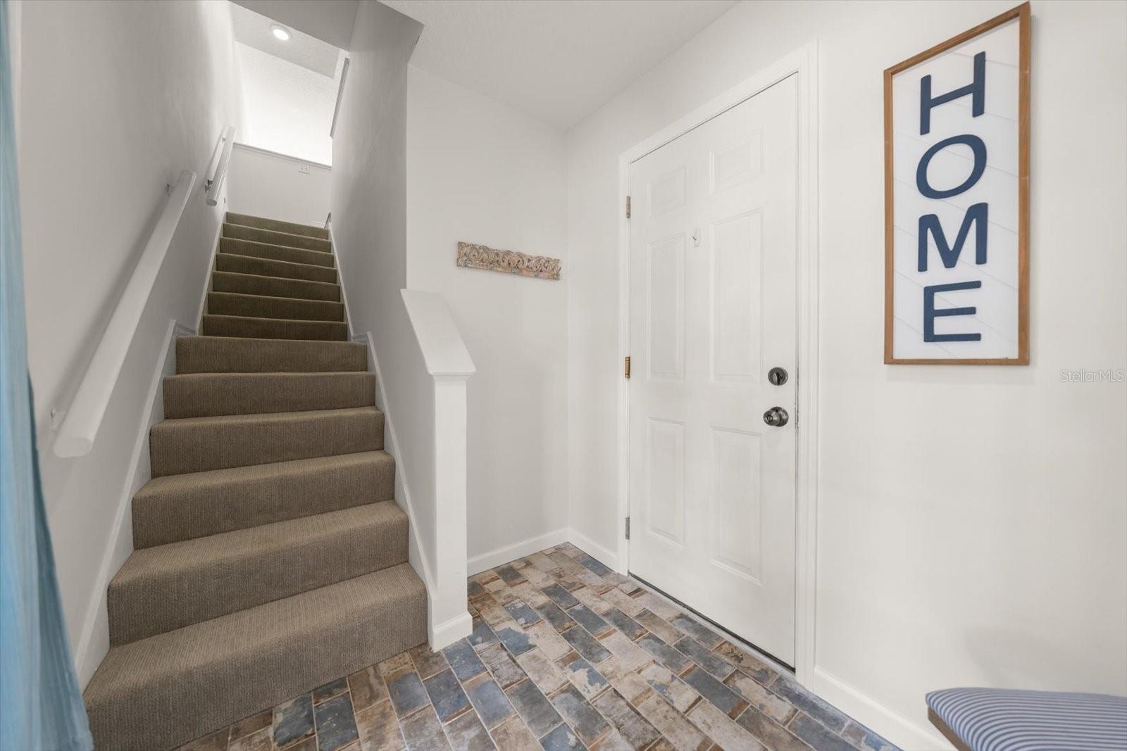 301 Island Way #e Property Photo 13