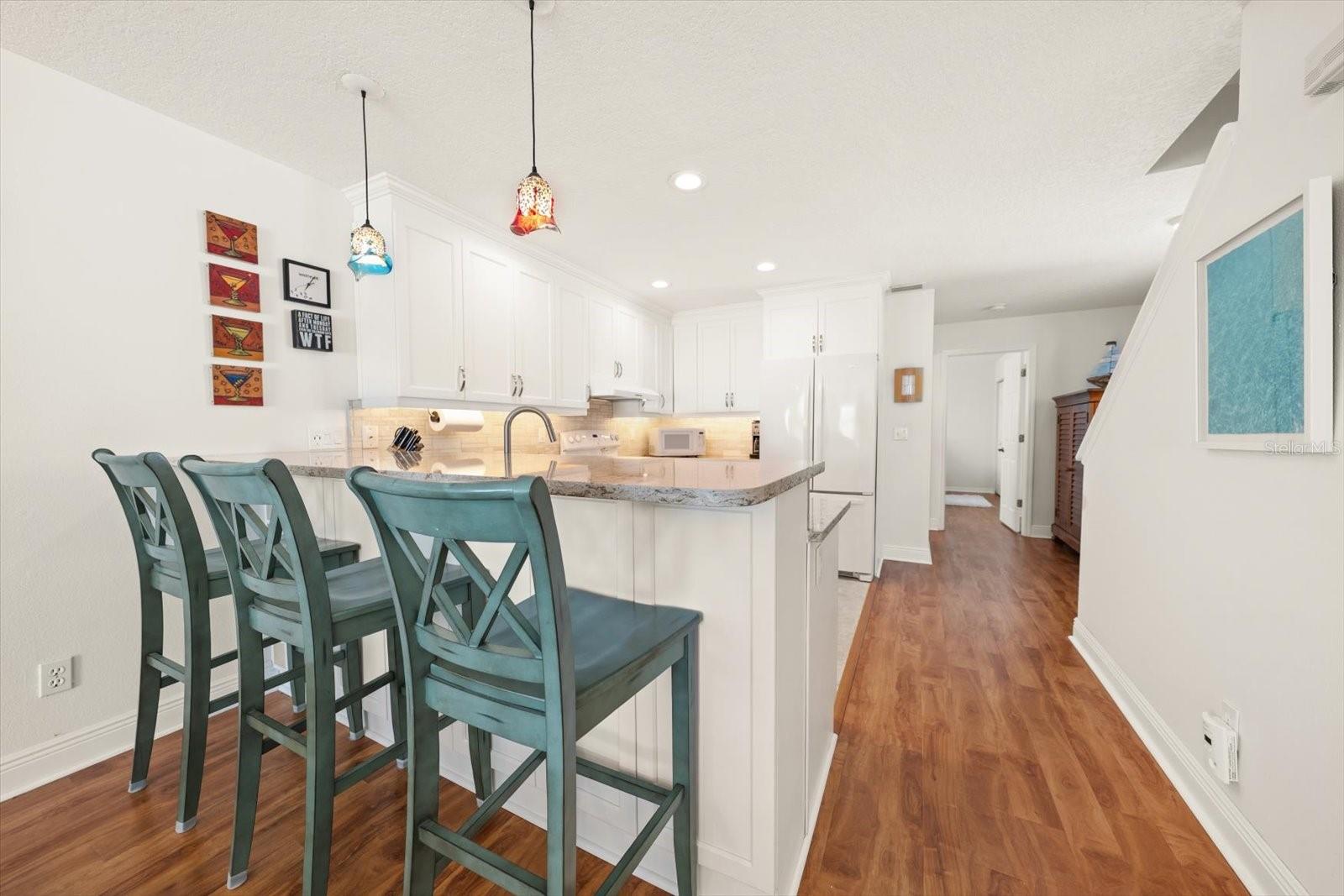 301 Island Way #e Property Photo 16