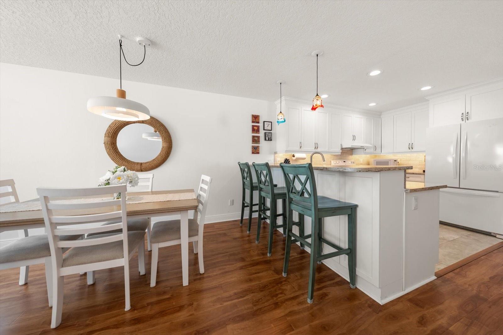 301 Island Way #e Property Photo 17