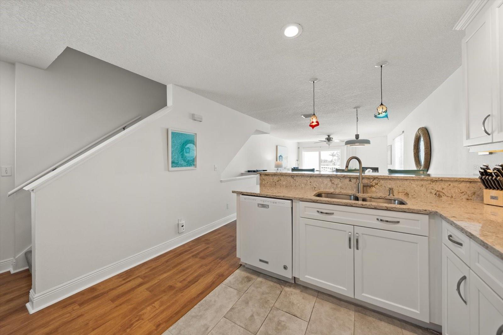 301 Island Way #e Property Photo 20