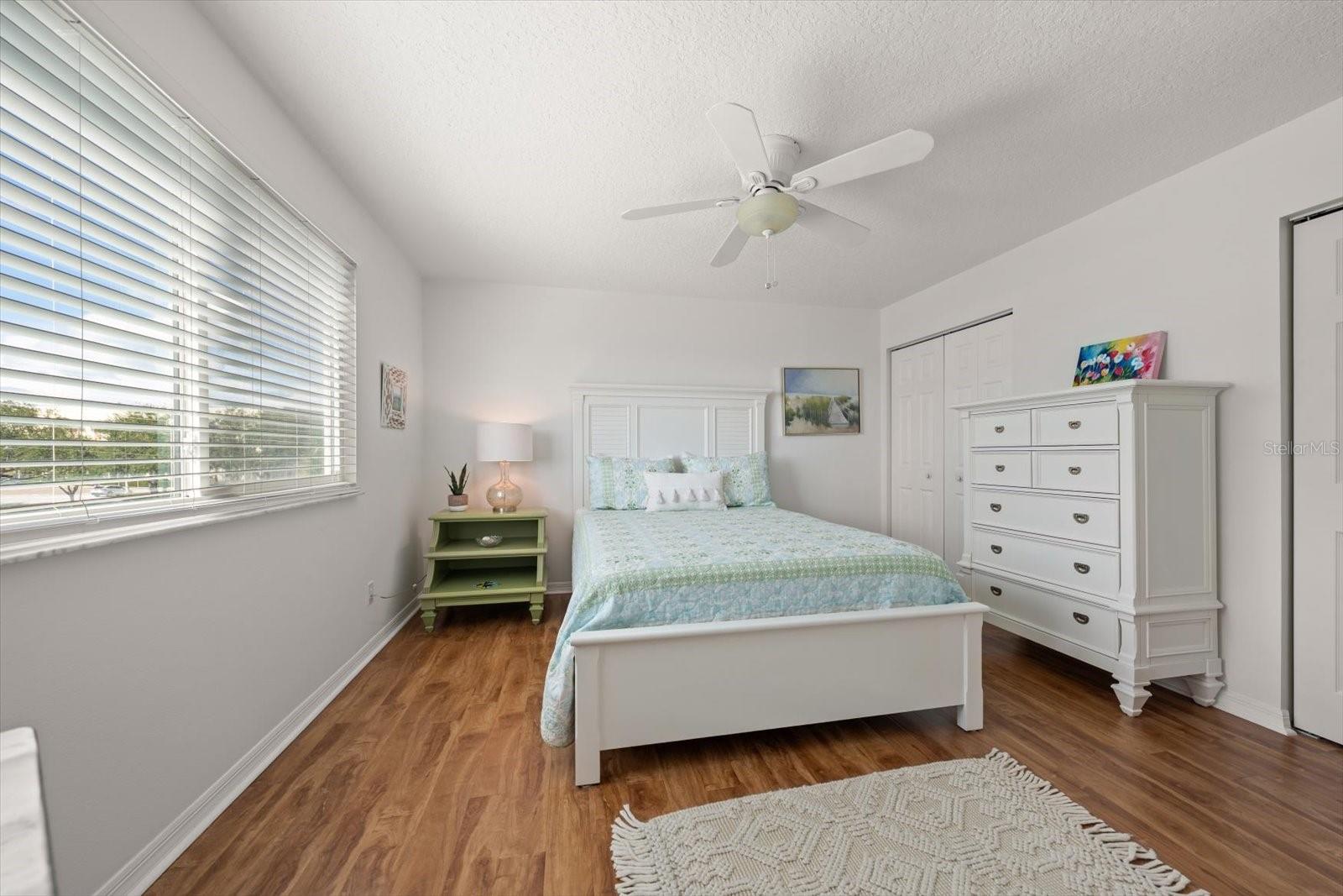 301 Island Way #e Property Photo 21