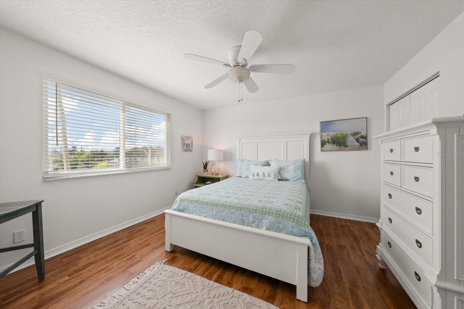 301 Island Way #e Property Photo 22