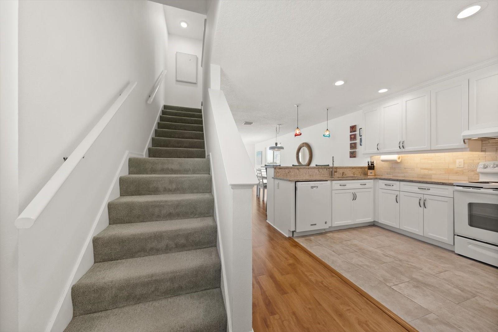 301 Island Way #e Property Photo 25