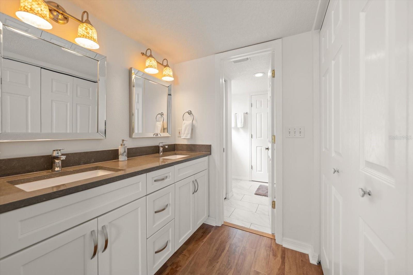 301 Island Way #e Property Photo 28