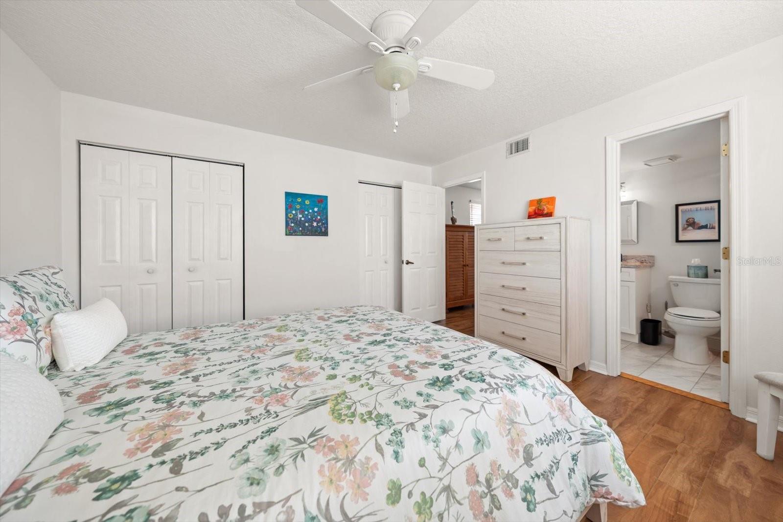 301 Island Way #e Property Photo 32