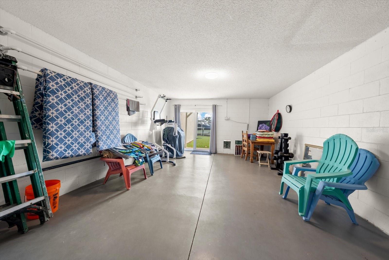 301 Island Way #e Property Photo 36