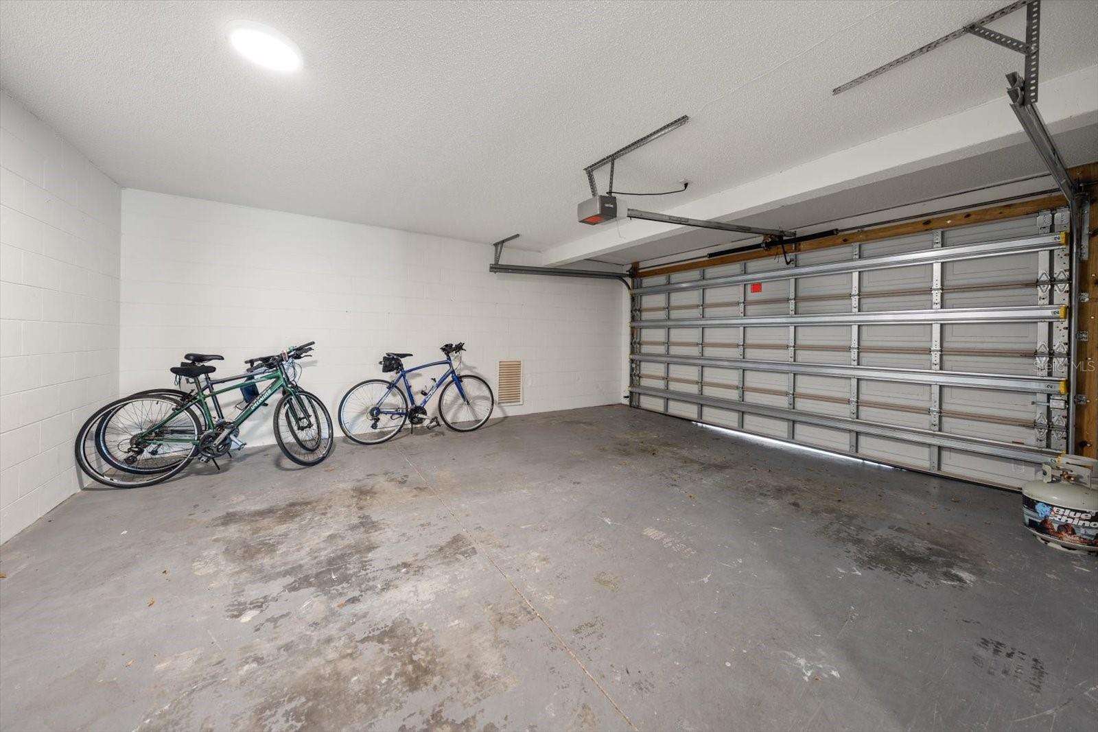 301 Island Way #e Property Photo 37