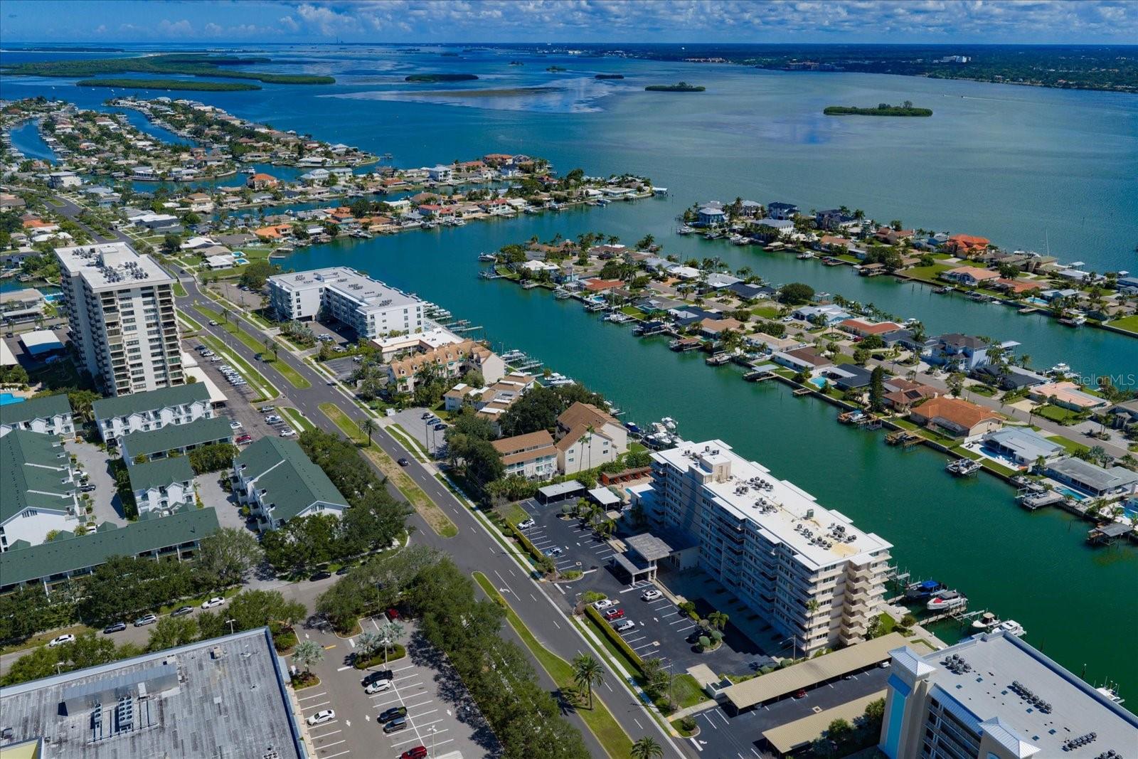 301 Island Way #e Property Photo 40
