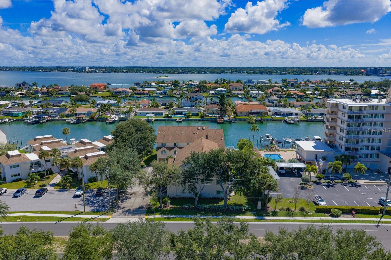 301 Island Way #e Property Photo 41