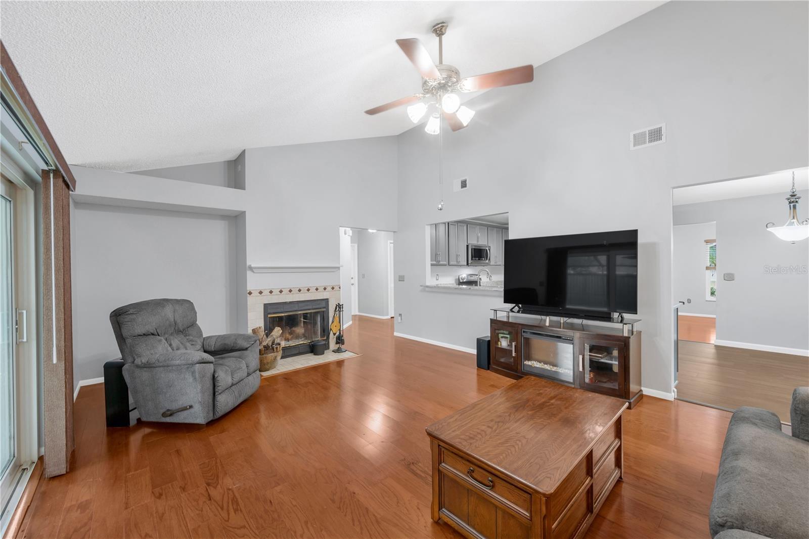 1418 Shell Flower Dr Property Photo 5