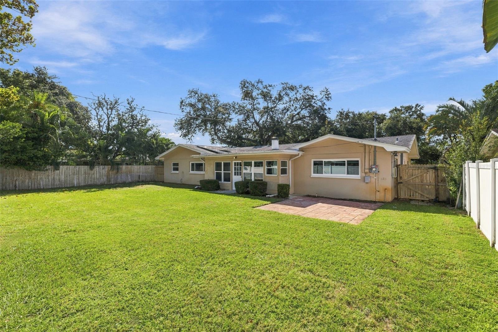 2260 Saint Charles Dr Property Photo 25