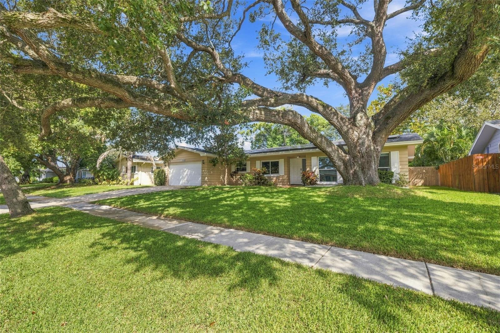 2260 Saint Charles Dr Property Photo 30