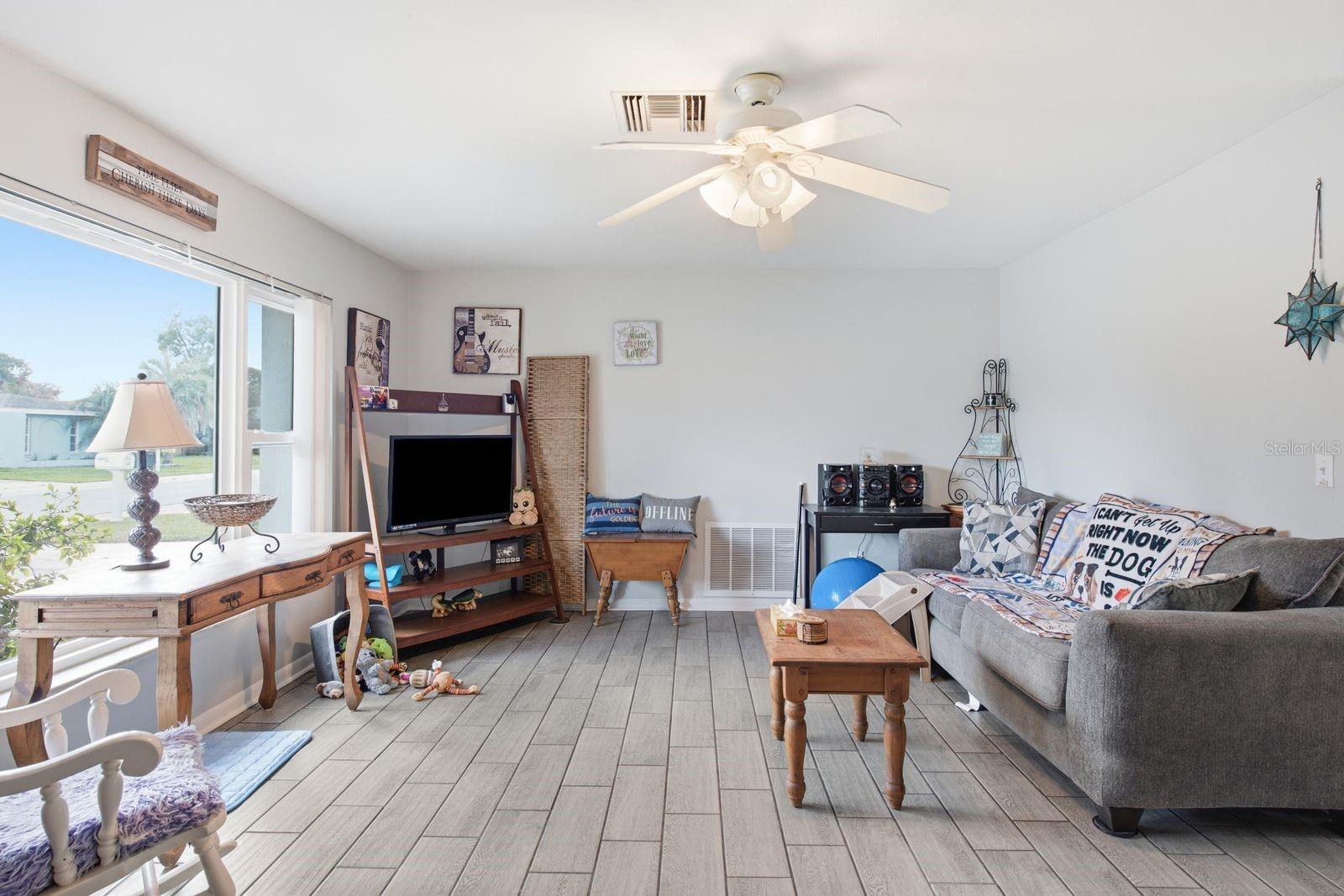 1806 Driftwood Cir S Property Photo 6