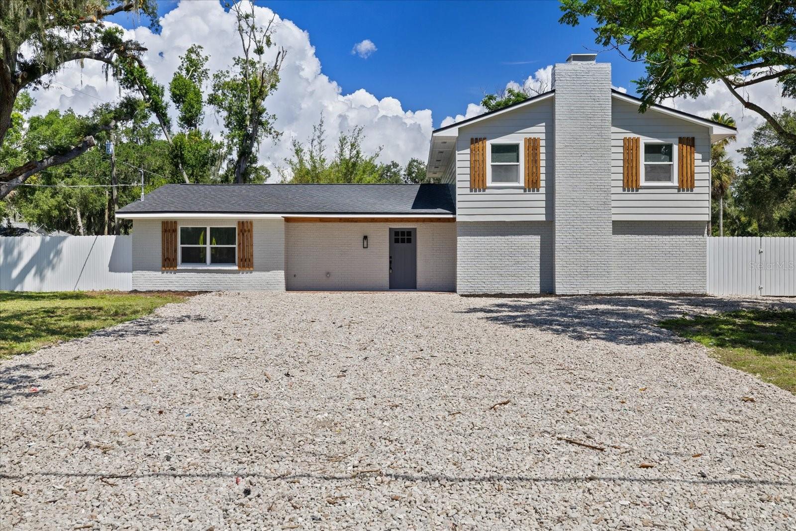 11002 RIVERVIEW DR Property Photo 1