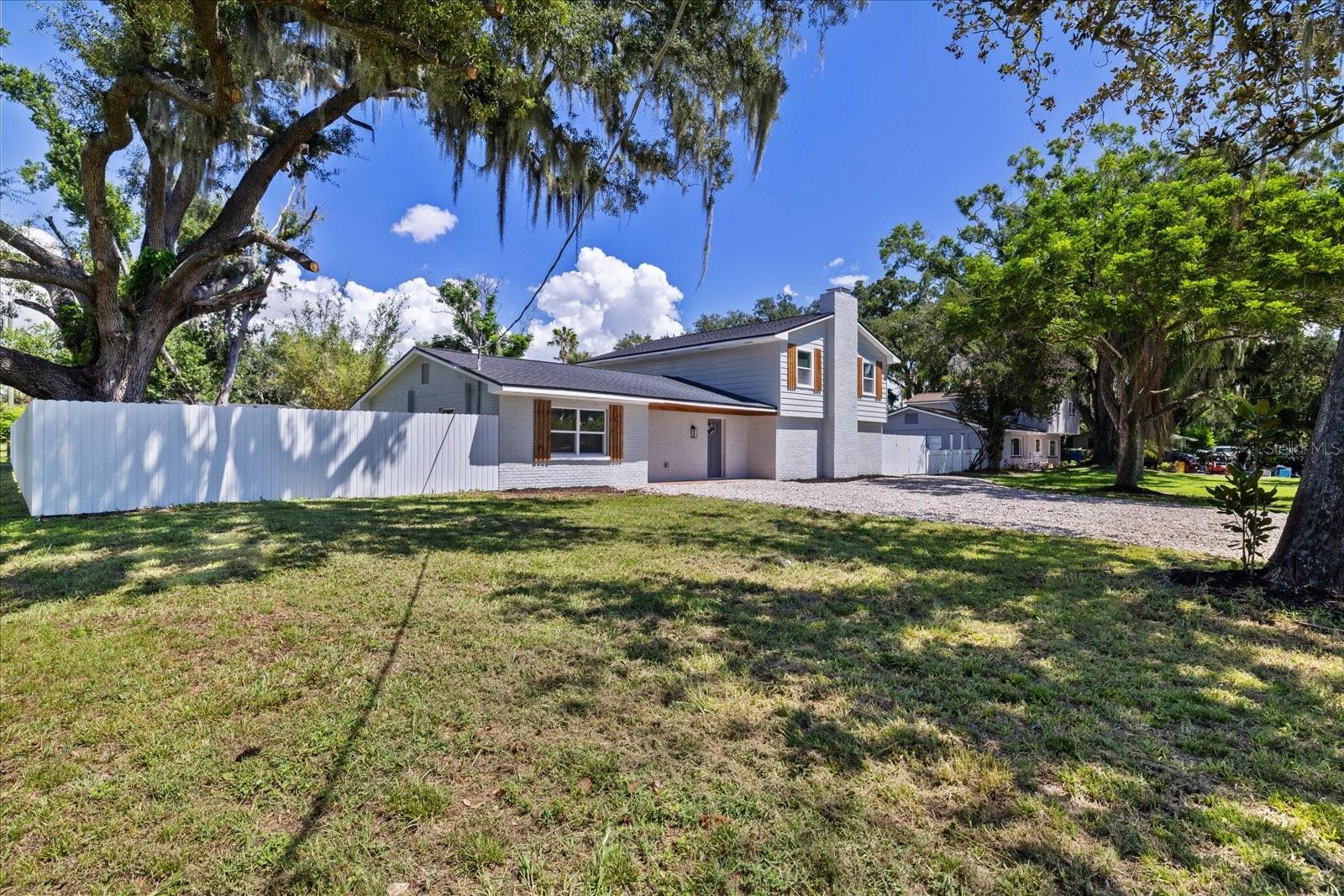11002 Riverview Dr Property Photo 3