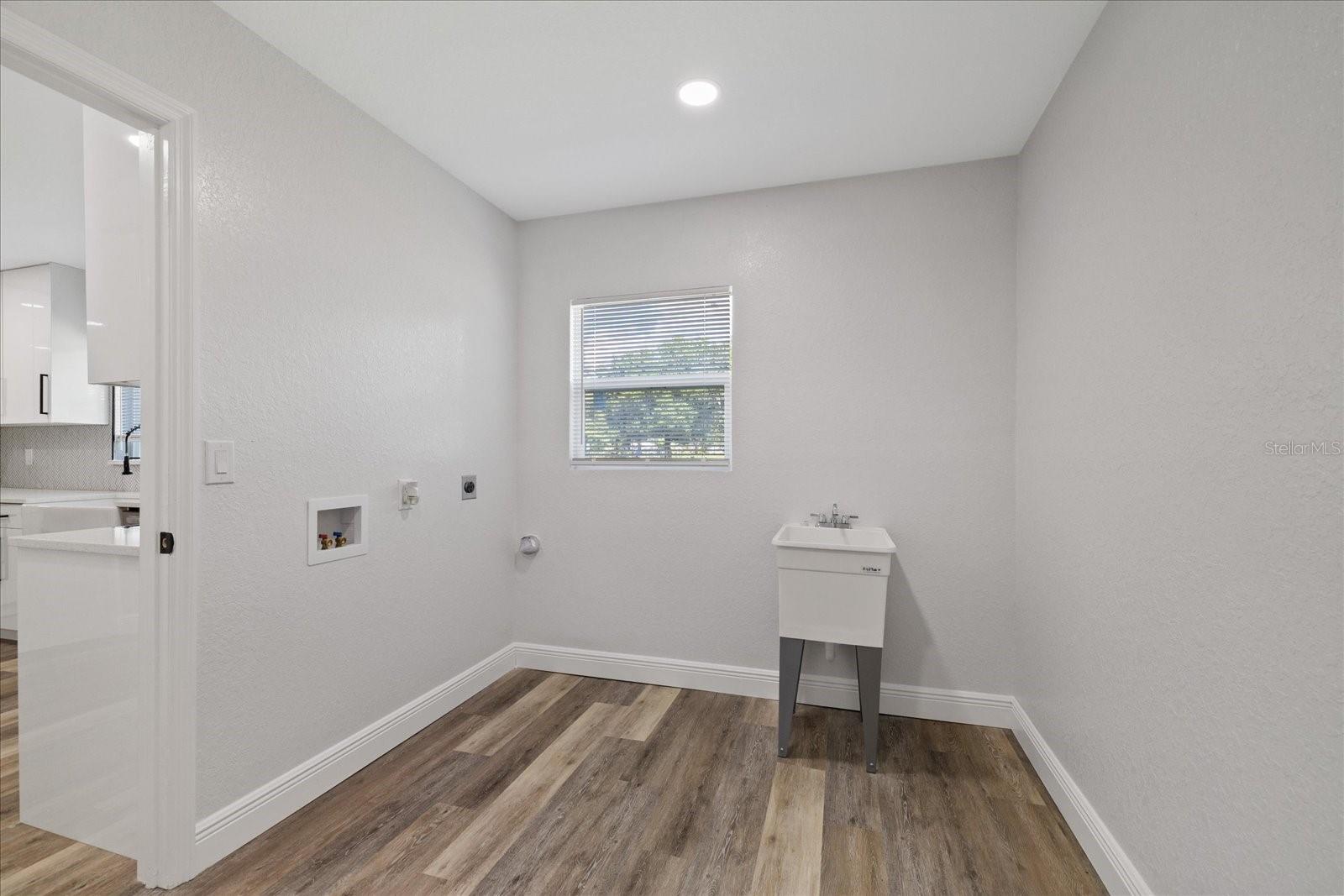 11002 Riverview Dr Property Photo 16