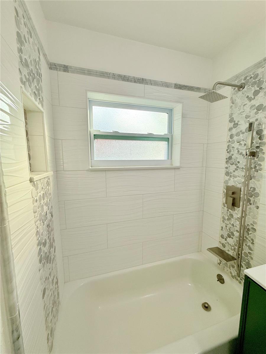 1557 Robinson Dr N Property Photo 21
